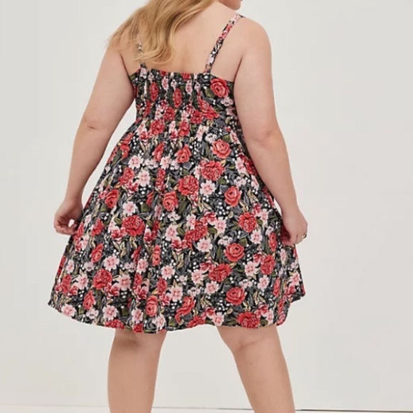 TORRID NWT TIE FRONT SKATER DRESS - POPLIN FLORAL BLACK - Picture 5 of 6